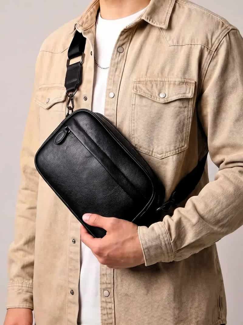کیف چرمی دوشی مردانه با طراحی مینیمال و کاربردی